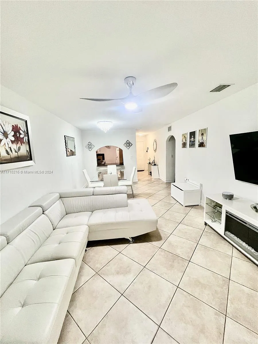 Building Photo - 9970 SW 88th St #1118