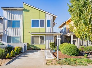 870 SW 96th Pl, Seattle, WA 98106