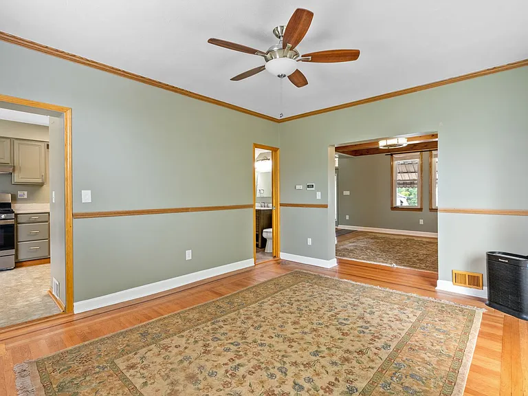 638 Margaret St — Photo 9