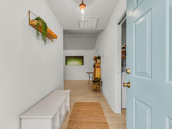 3rd image of 2445 Castlereagh Rd