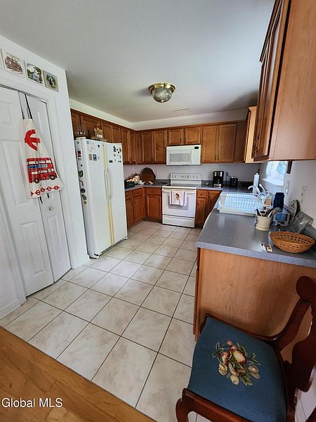 4th image of 55 Morning Glory Way