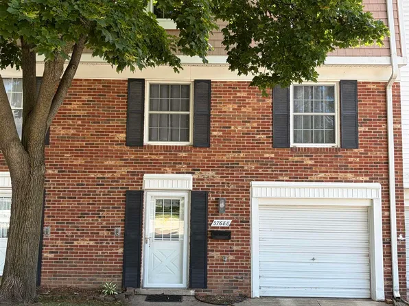 37688 Charter Oaks Blvd, Clinton Township, MI 48036