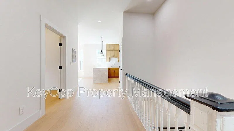 3 bed, 1.0 bath, 1194 sqft, $7,450 — Photo 3
