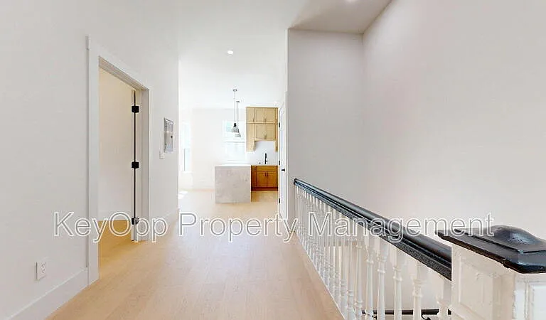 489 Guerrero St — Photo 3
