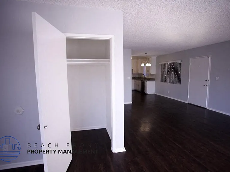 517 Evergreen St — Photo 10