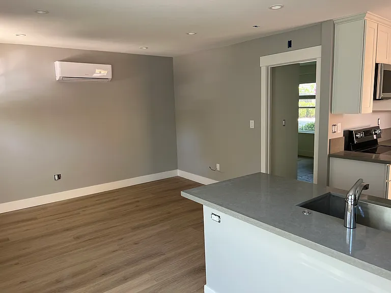 4035 V St #B — Photo 5