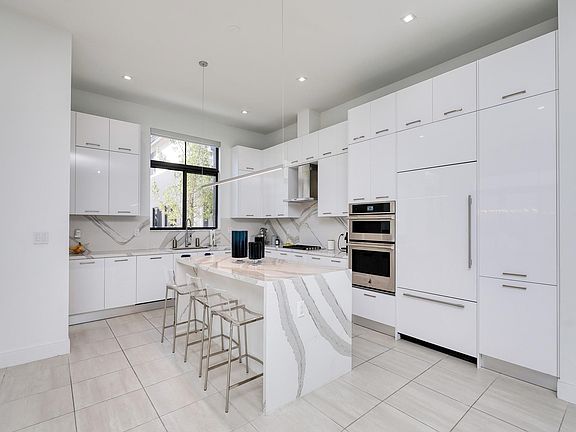 5th image of 4318 NW 81st Avenue