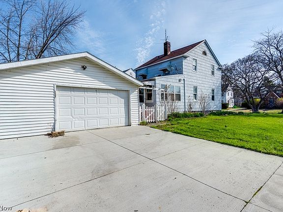 3rd image of 860 E 232nd St