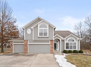 1802 Alpine Dr, Pleasant Hill, MO 64080