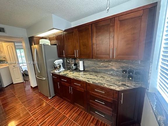 3rd image of 2256 SE 27th Dr #202