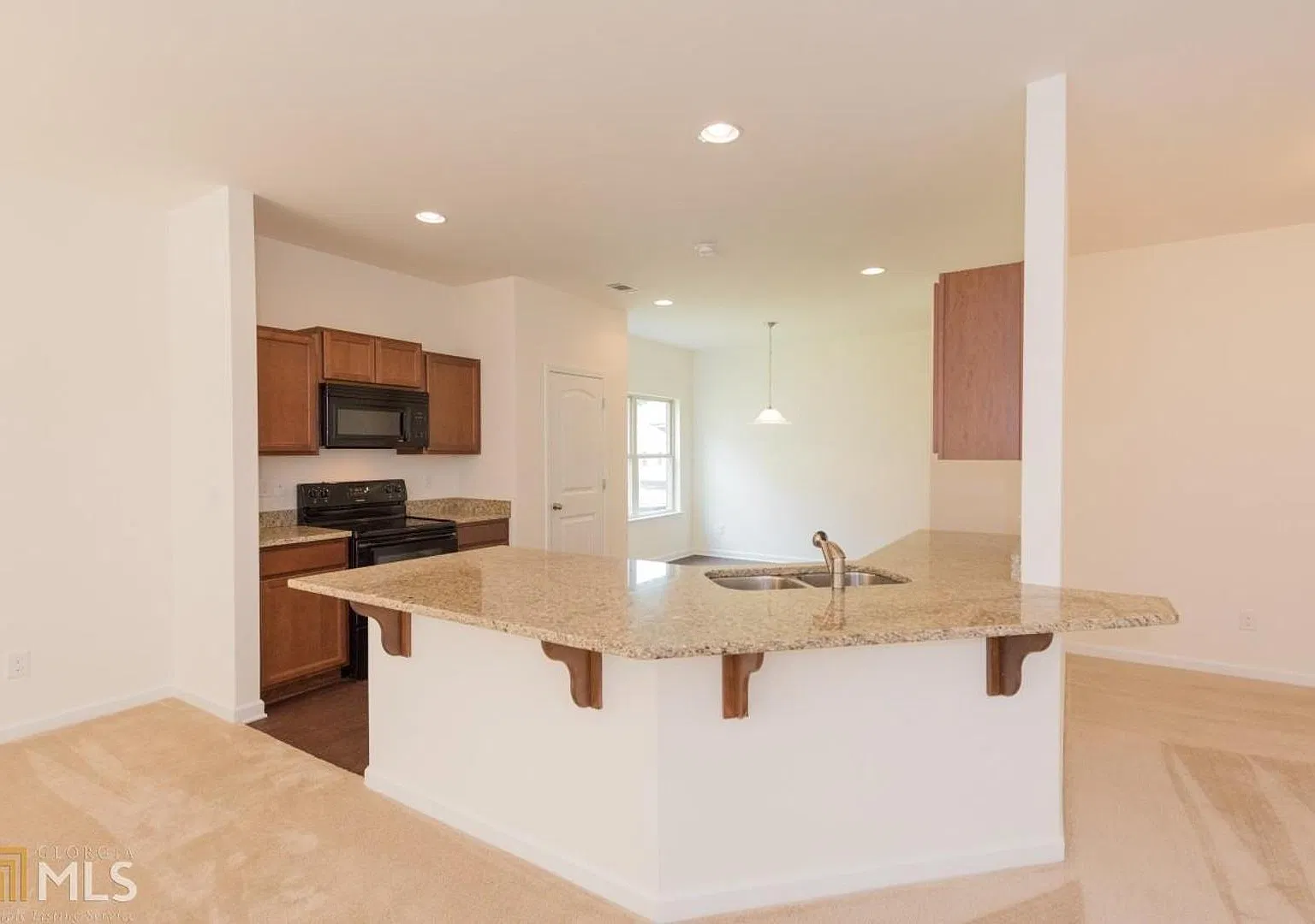 3 bed, 1679 sqft, $1,900 — Photo 3