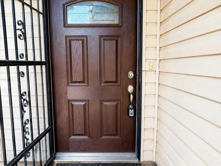 5202 Santrey Dr — Photo 2