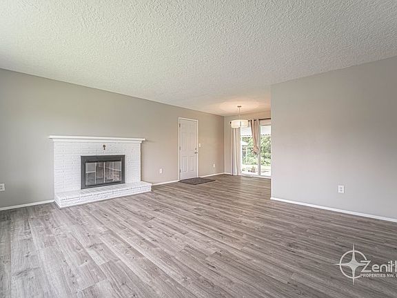 4th image of 9213 NE Pietz St