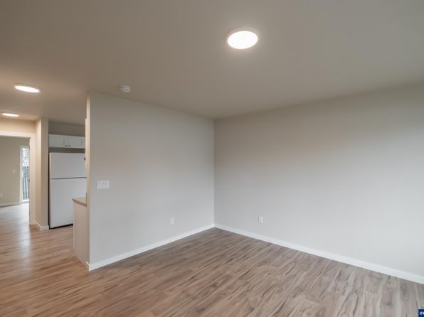 salem-oregon-448719398 picture