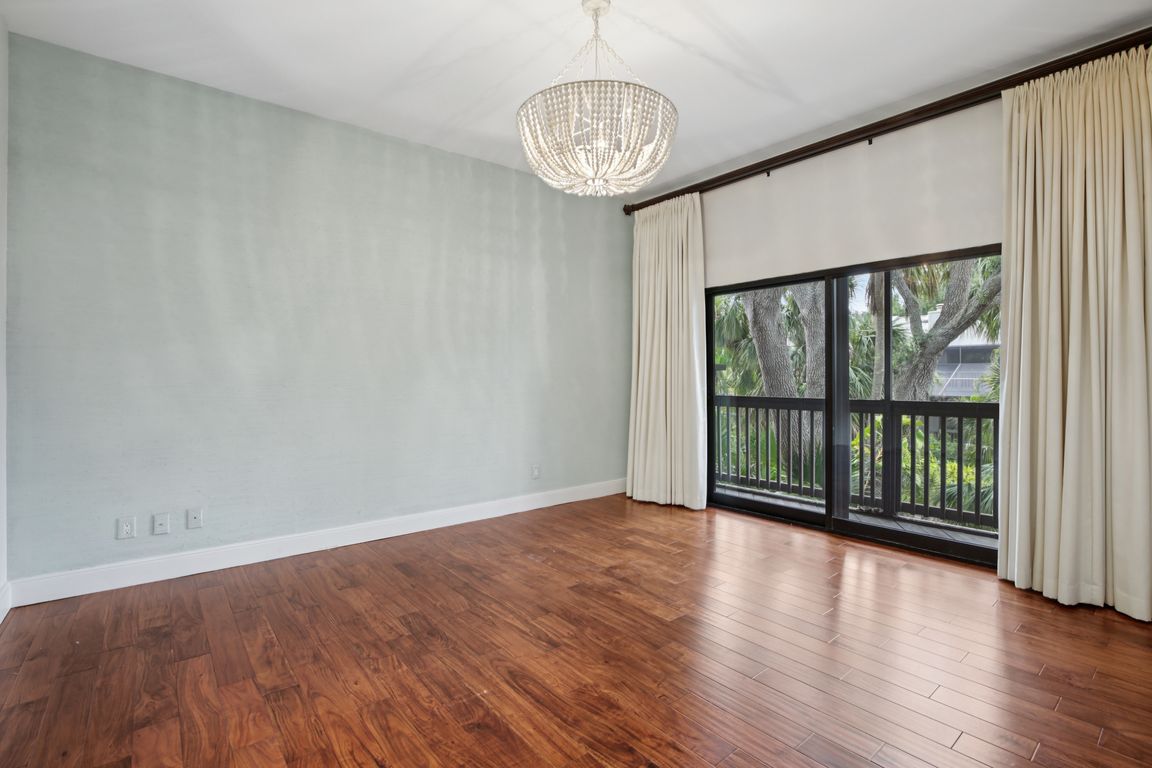 Landings Pl-S0107-022.jpg