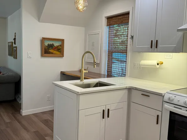 (undisclosed Address), Muscatine, IA 52761