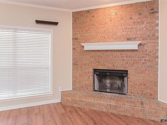 3rd image of 598 Briar Cove Ln