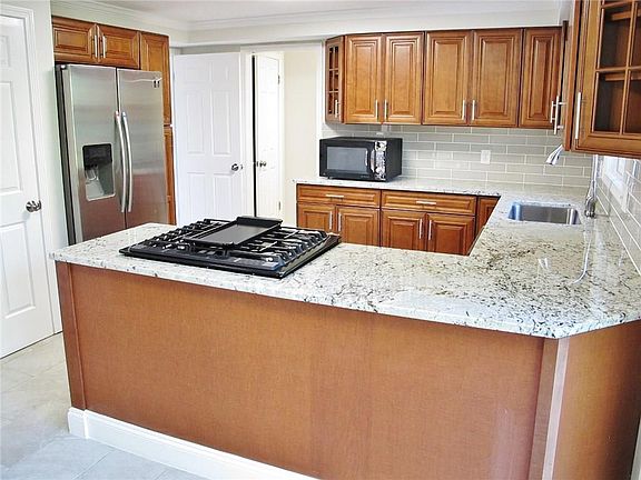 3rd image of 71 Framingham Ln