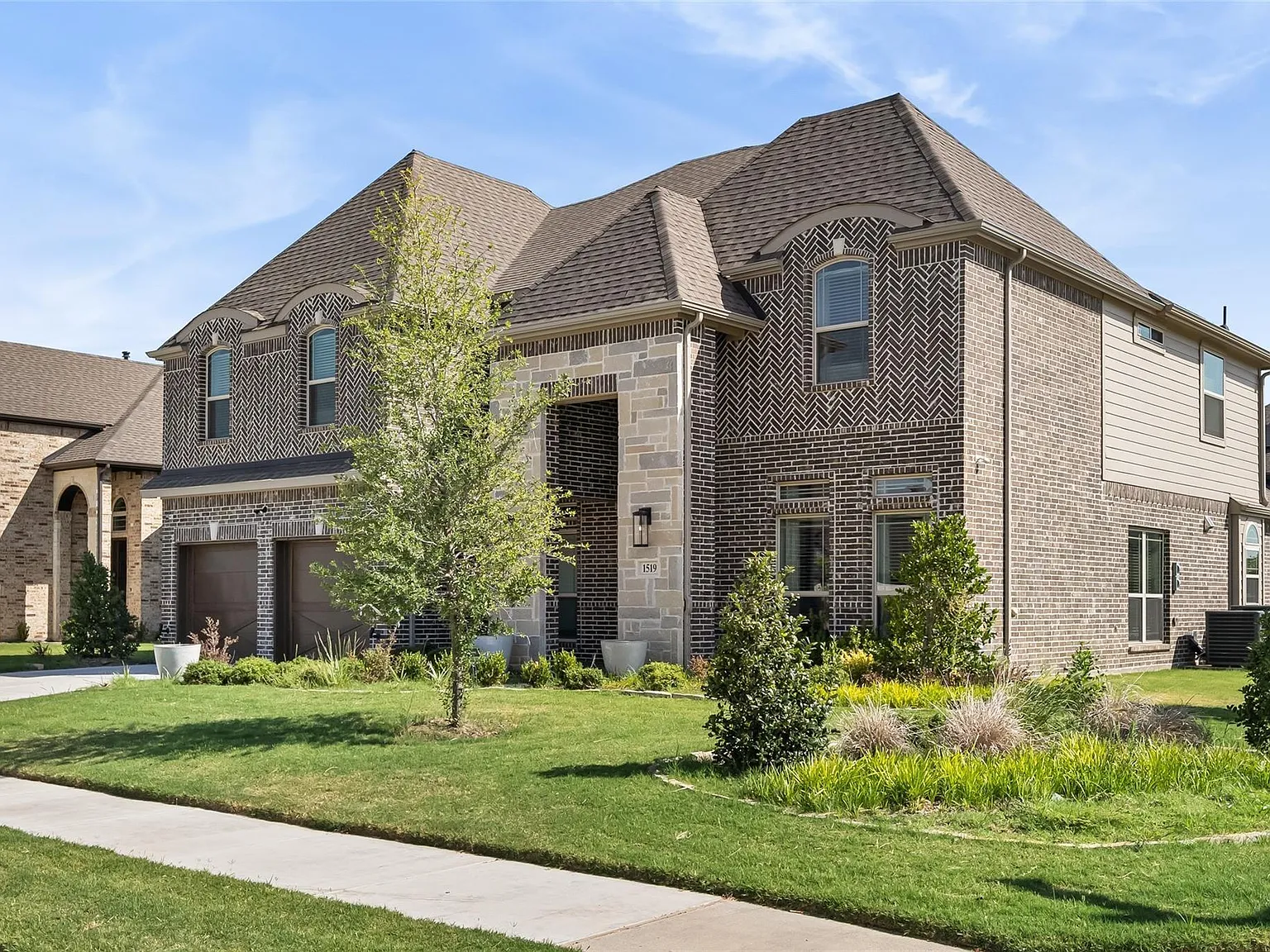5 bed, 3969 sqft, $4,900 — Photo 2