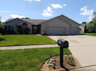 1205 Sugar Tree Ct, Chatham, IL 62629