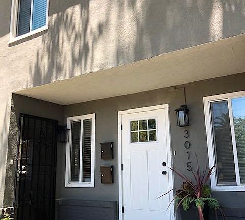 Beautifully renovated, spacious 2 story duplex in Alhambra Triangle. Unit for rent is the ground level unit with large picture windows in the front.