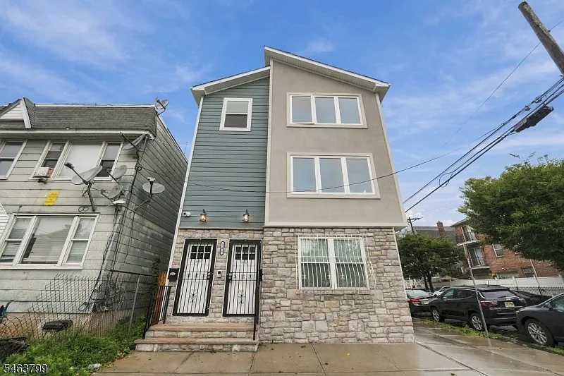 543 13th Ave #2
