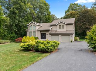 727 Old Colchester Rd, Uncasville, CT 06382