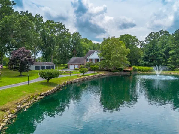 921 Country Club Dr, Cincinnati, OH 45245