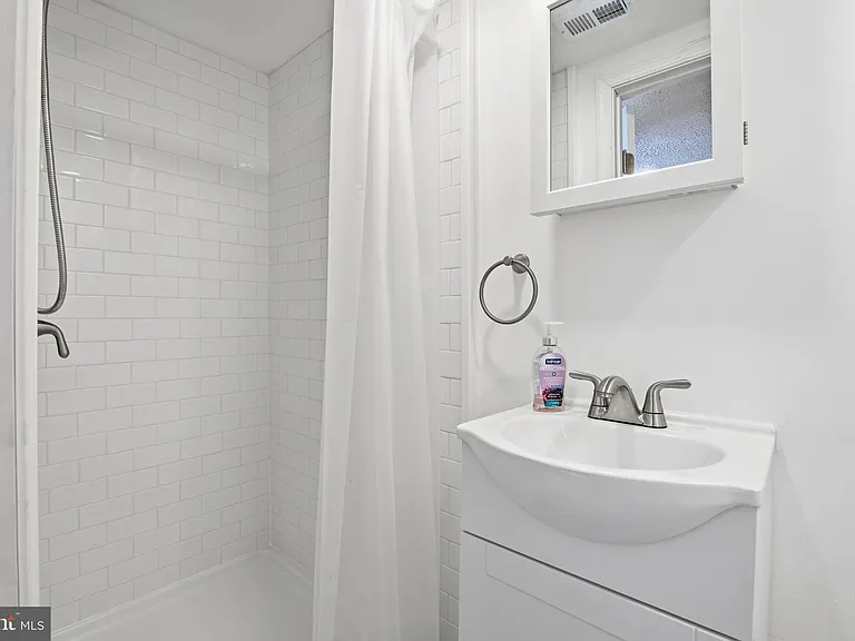 2301 Bayside Dr — Photo 30