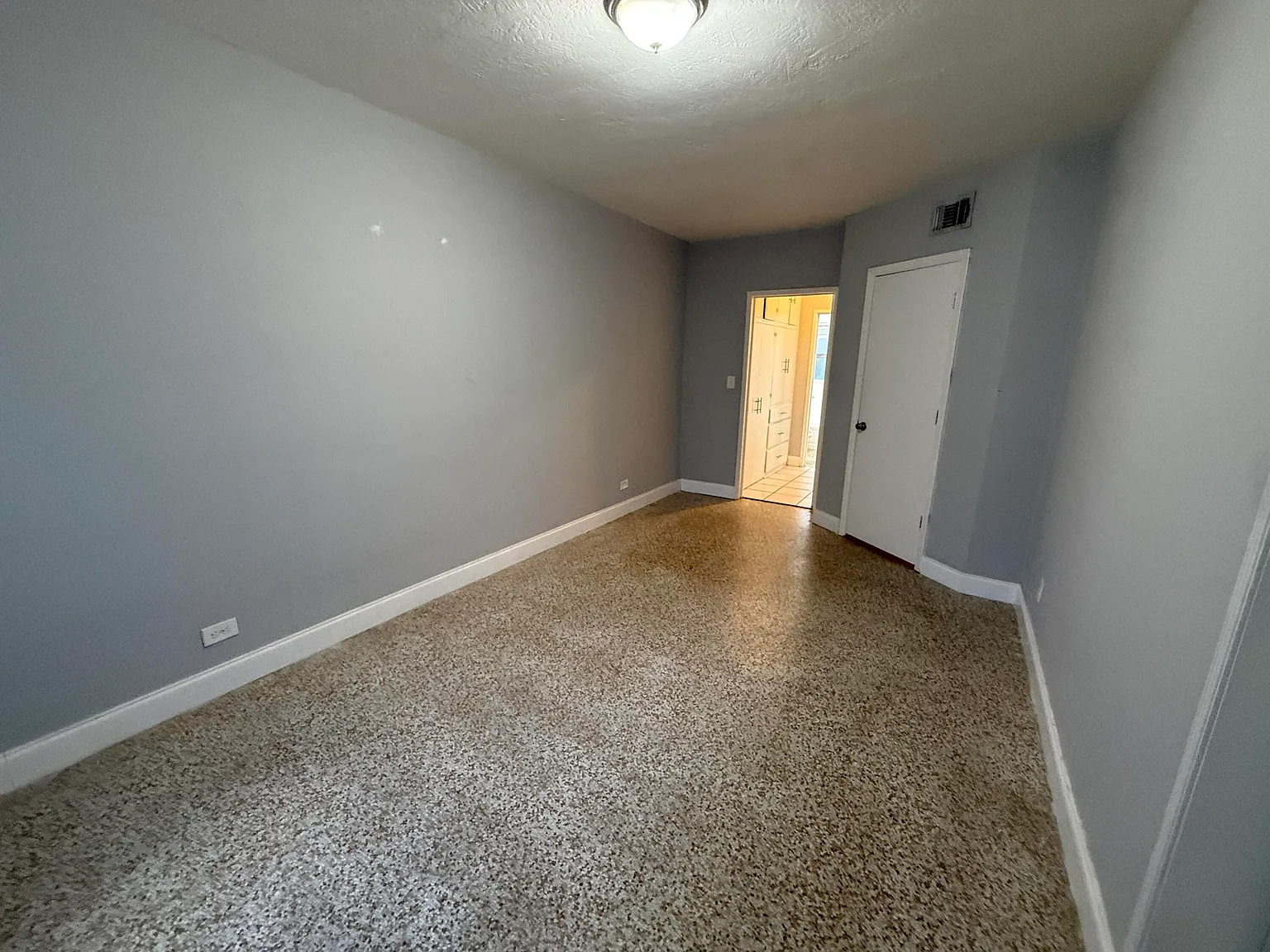 1 bed, 1.0 bath, 2927 sqft, $1,769 — Photo 2