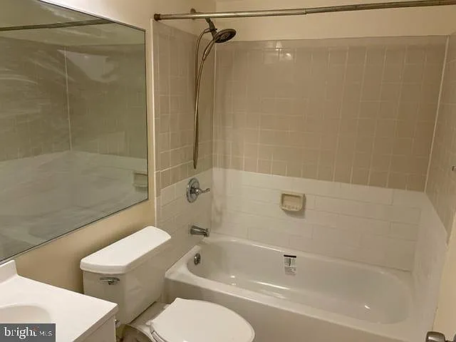 205 Salem Ct #6 — Photo 8