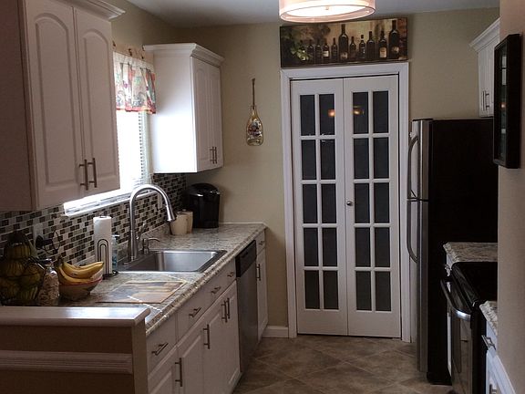 2nd image of 227 Springmeadow Dr Unit I