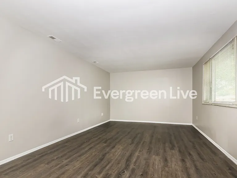 733 Chandler Dr — Photo 11