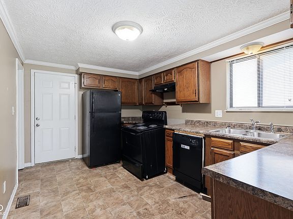 2nd image of 3735 Valley Lake Dr