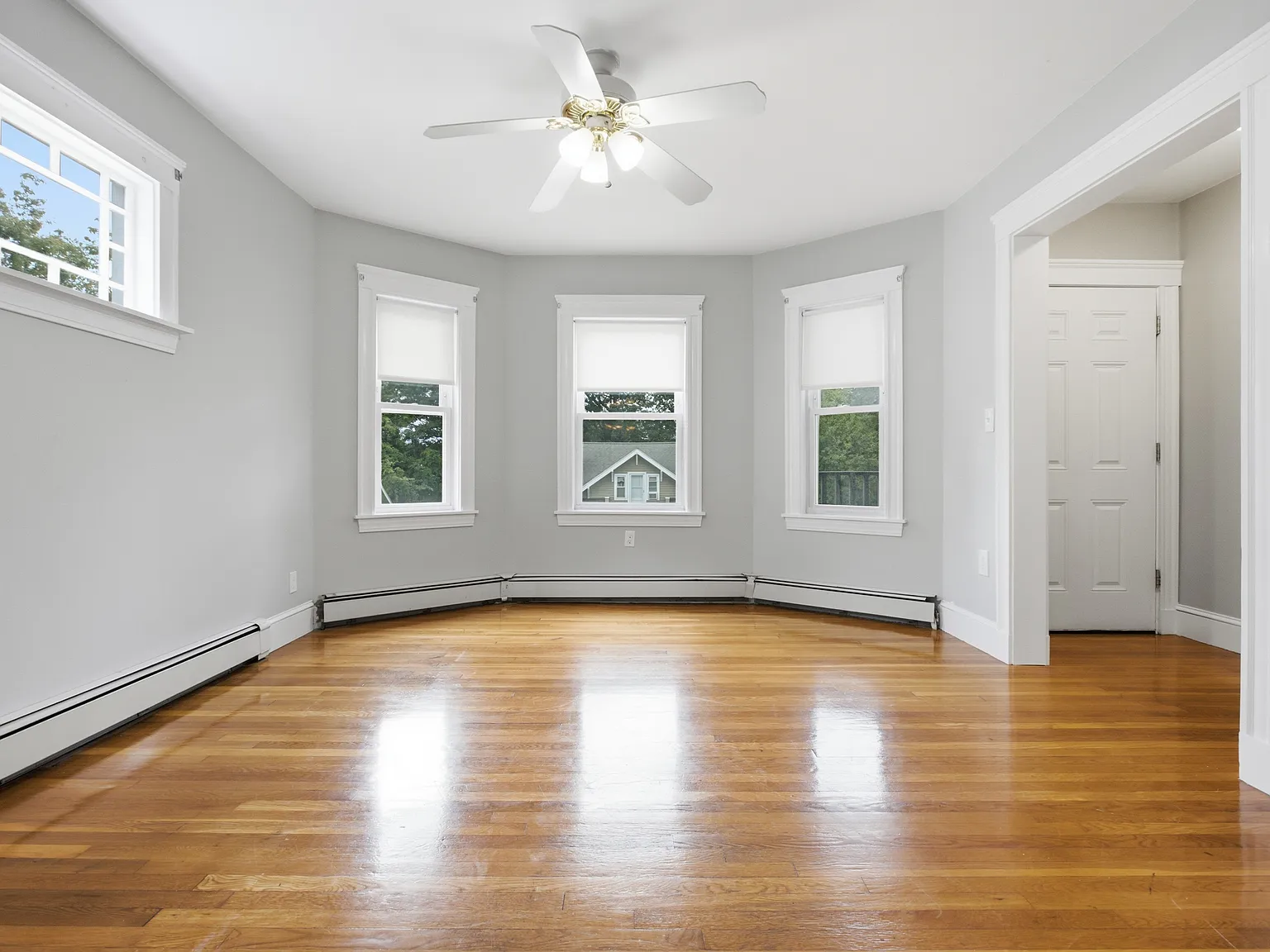 2 bed, 1000 sqft, $2,400 — Photo 2