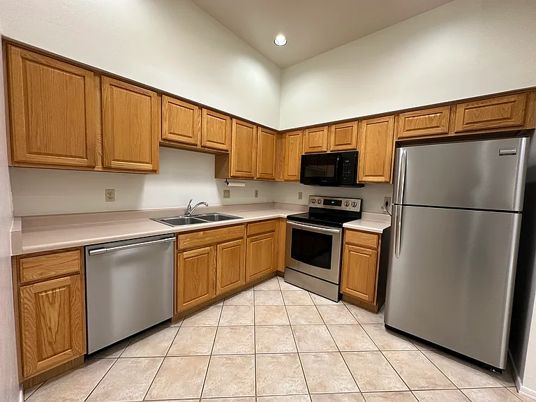 8435 N Hanks Pl — Photo 12