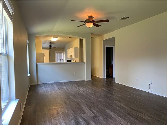 3rd image of 1913 Brentwood Dr