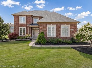 26690 Kentucky Ct, South Lyon, MI 48178