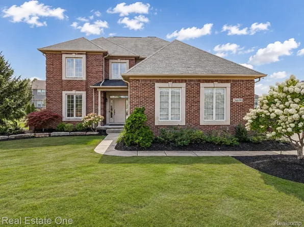 26690 Kentucky Ct, South Lyon, MI 48178