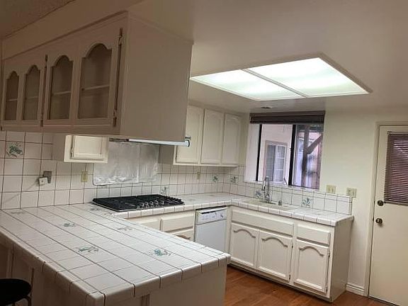 3rd image of 637 W 171st St