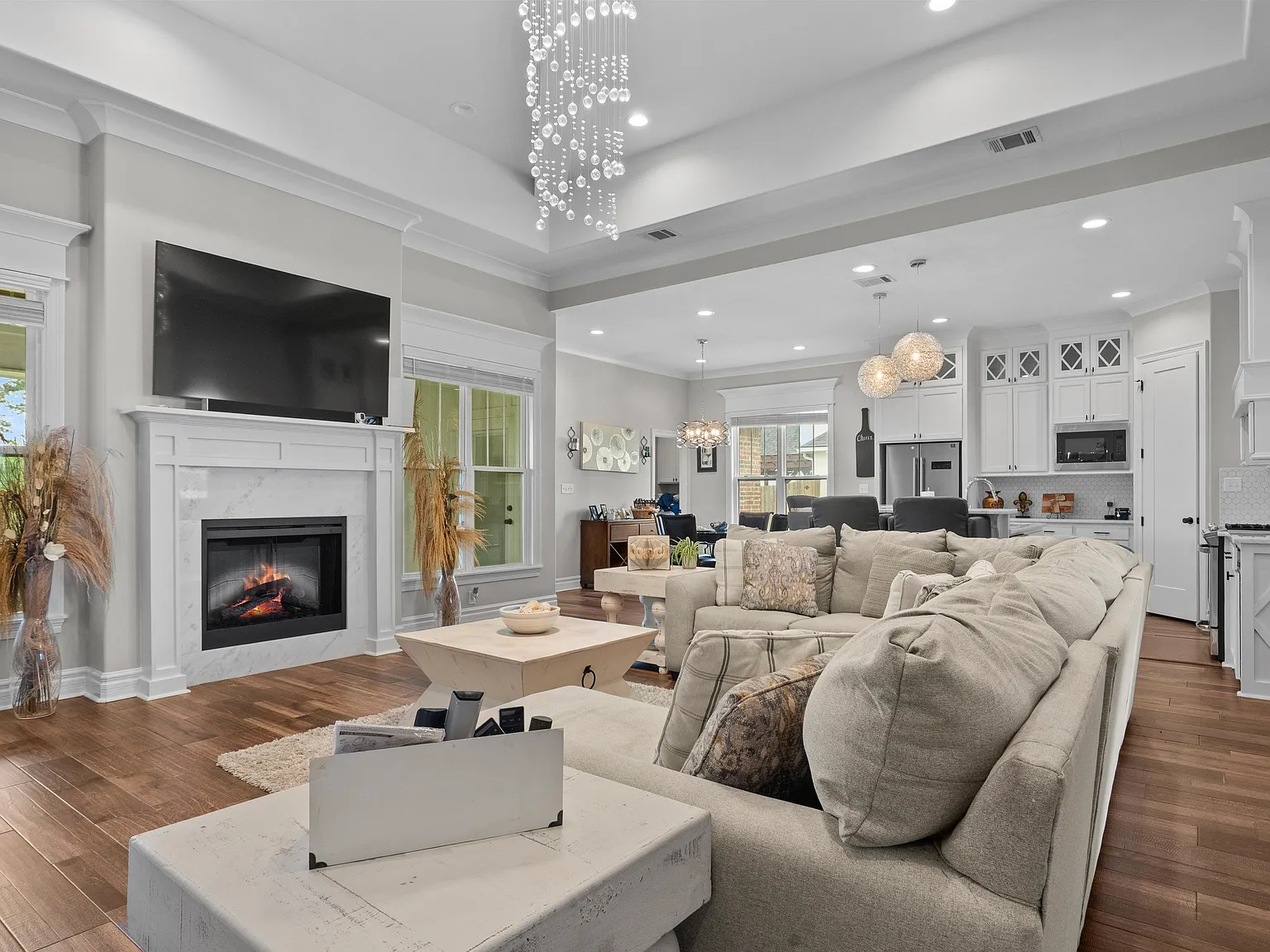 4 bed, 2.5 bath, 2500 sqft, $4,800 — Photo 4