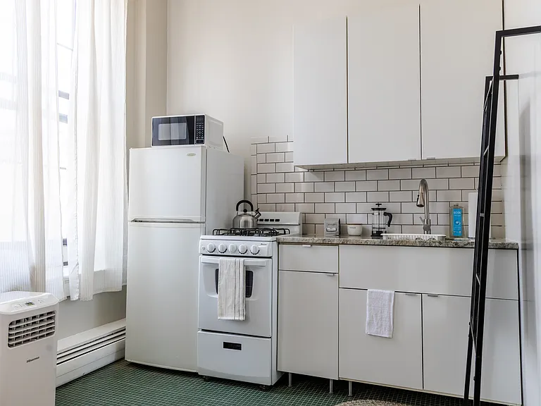 132 W Court St — Photo 1