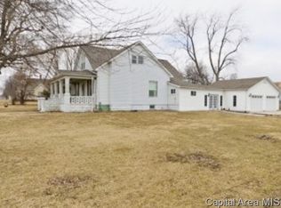 20496 Old Country Rd, Girard, IL 62640