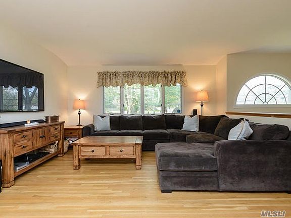 3rd image of 18 Panorama Dr