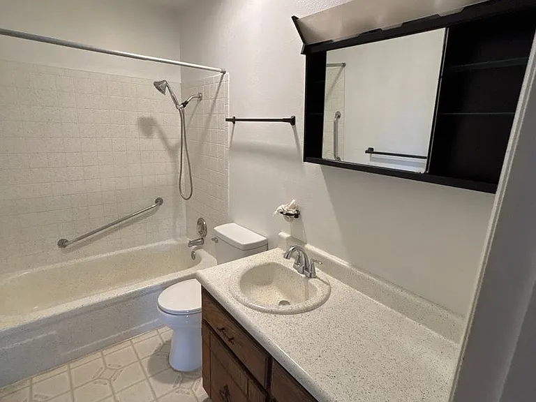 1691 Moore Ave #4 — Photo 9