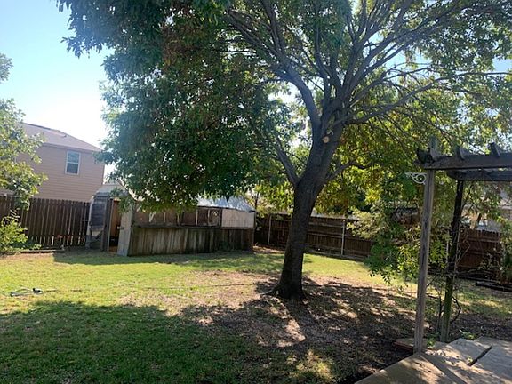 3rd image of 209 Meadow Lark Ln