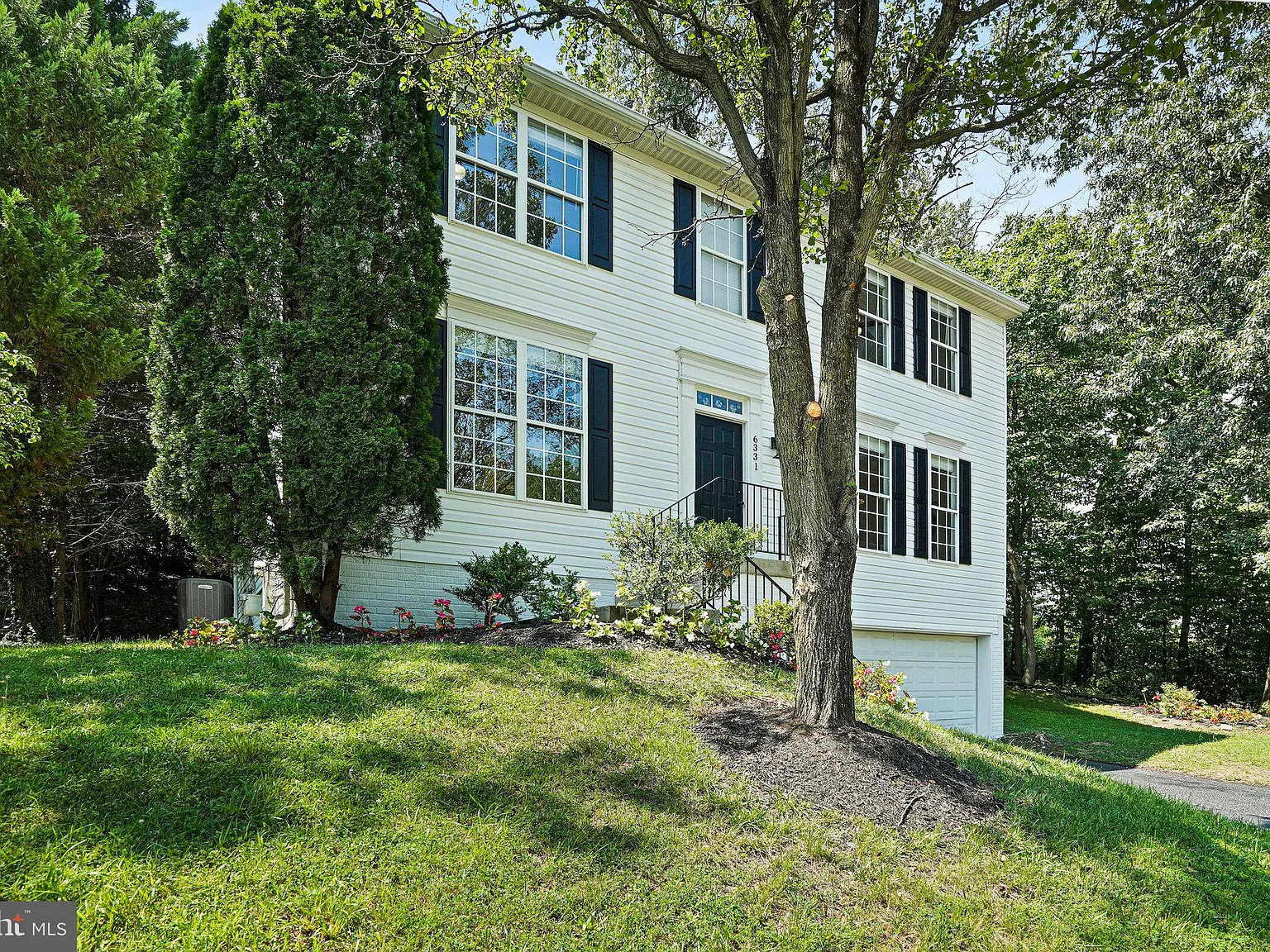 4 bed, 2.5 bath, 2884 sqft, $3,500 — Photo 3