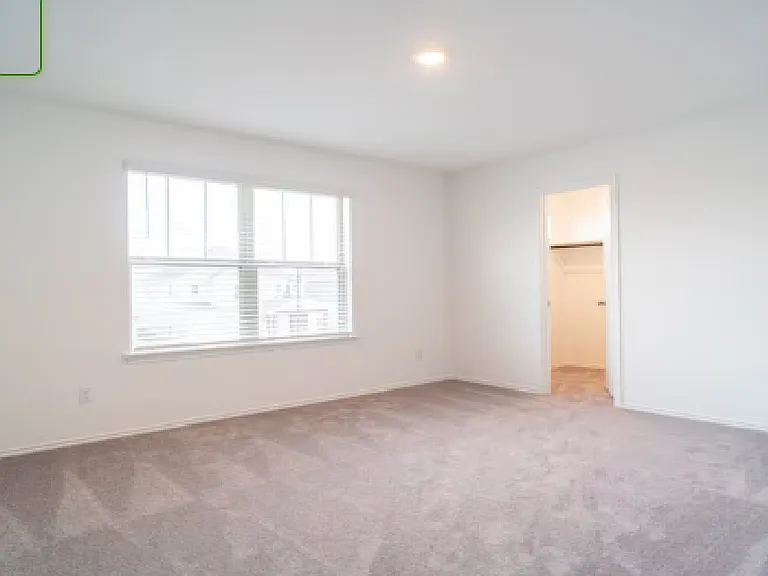 133 Bennington Dr — Photo 2