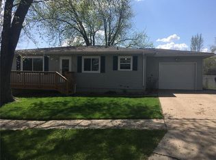 1636 27th St NW, Cedar Rapids, IA 52405