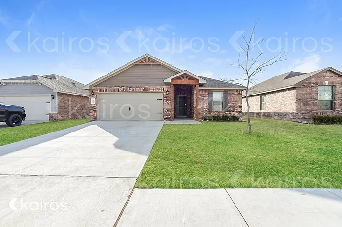 1004 NW 6th St — Photo 1